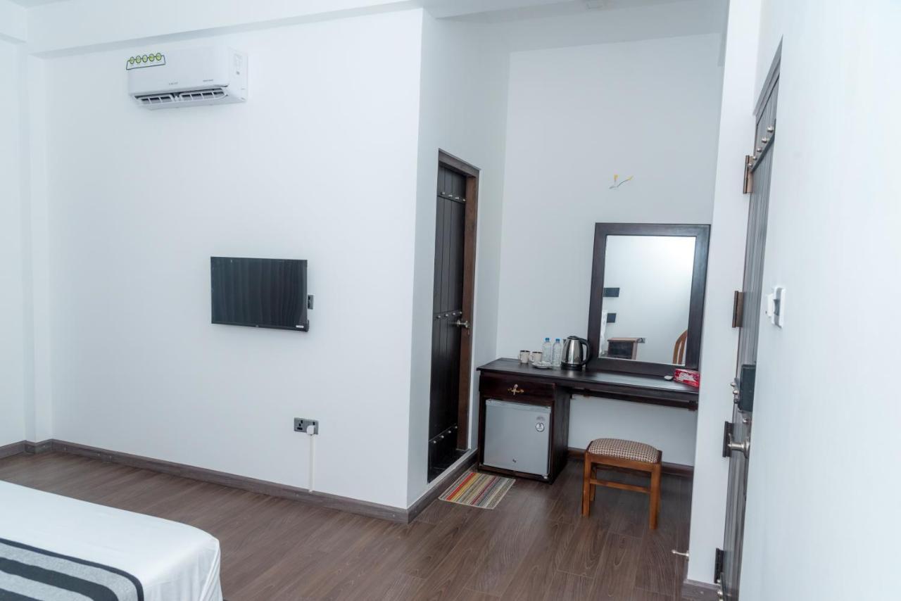 Black Mustang Hotel ดัมบูลลา ภายนอก รูปภาพ