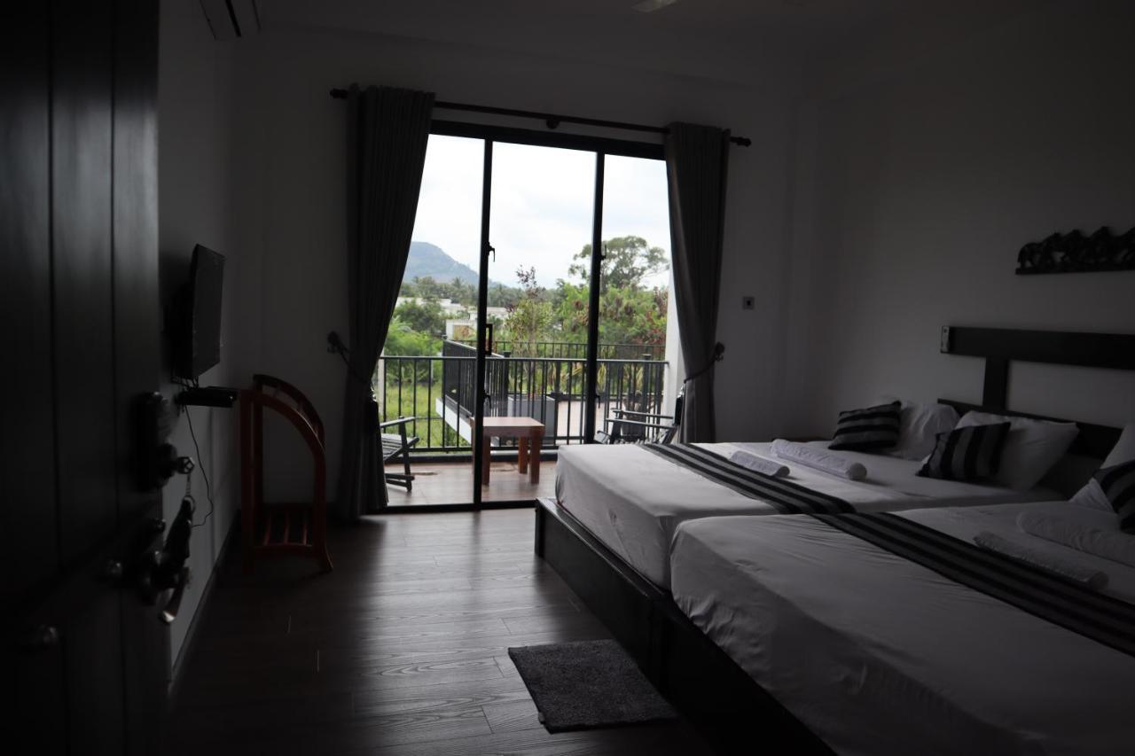 Black Mustang Hotel ดัมบูลลา ภายนอก รูปภาพ