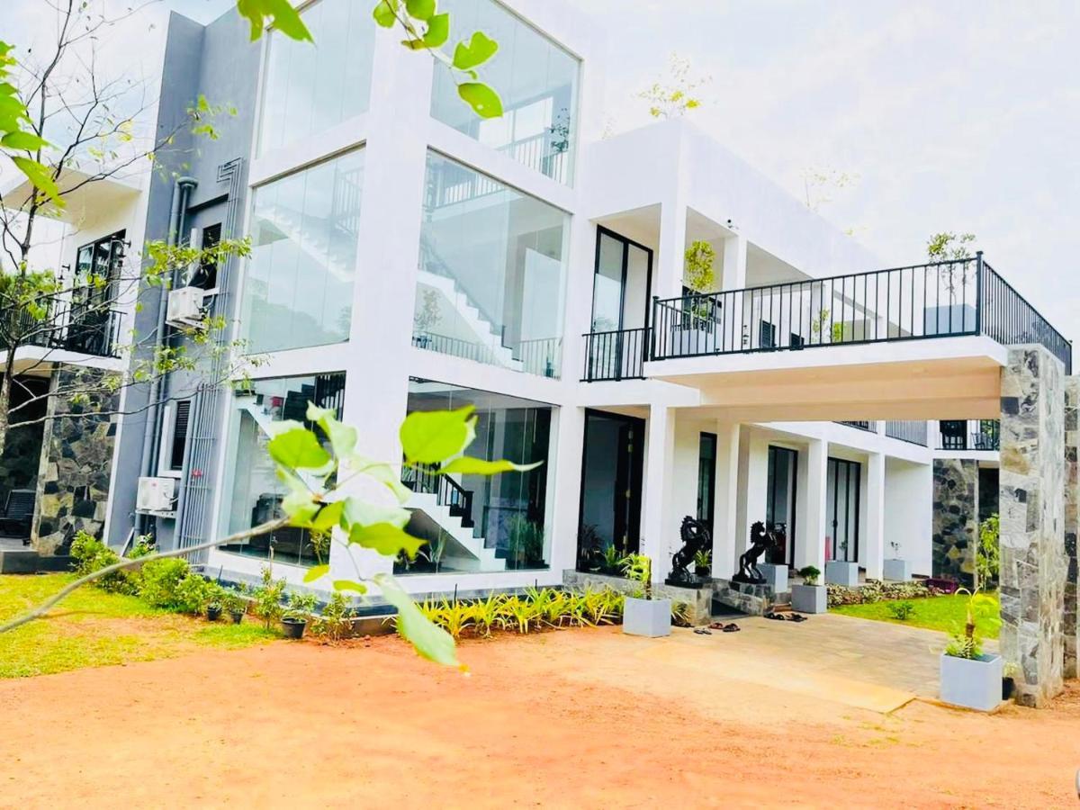Black Mustang Hotel ดัมบูลลา ภายนอก รูปภาพ