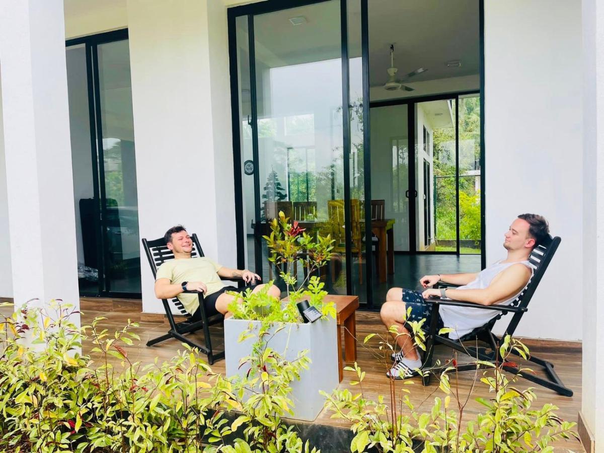 Black Mustang Hotel ดัมบูลลา ภายนอก รูปภาพ
